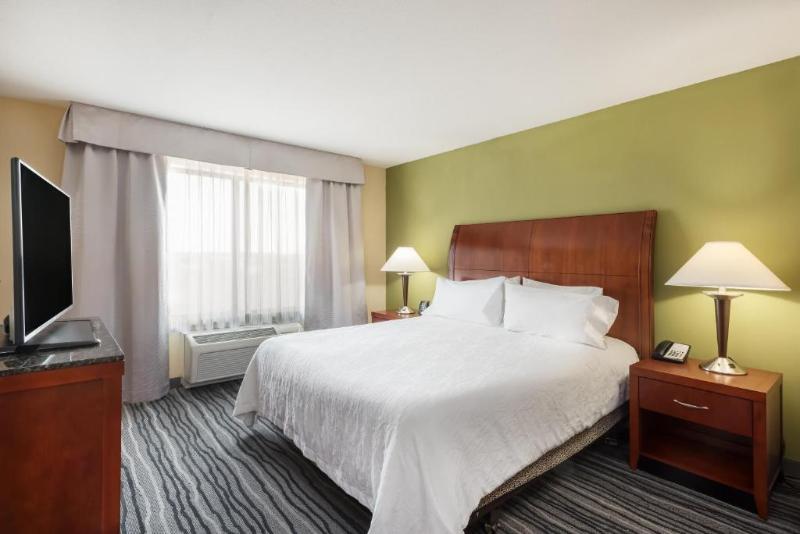 スタンダードトリプルルーム, Santi