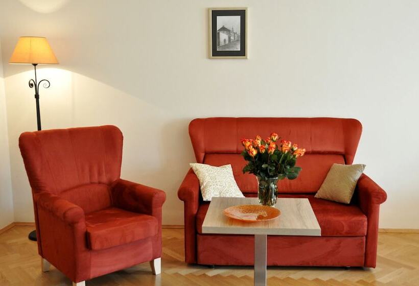 スタンダード４人部屋, Santi