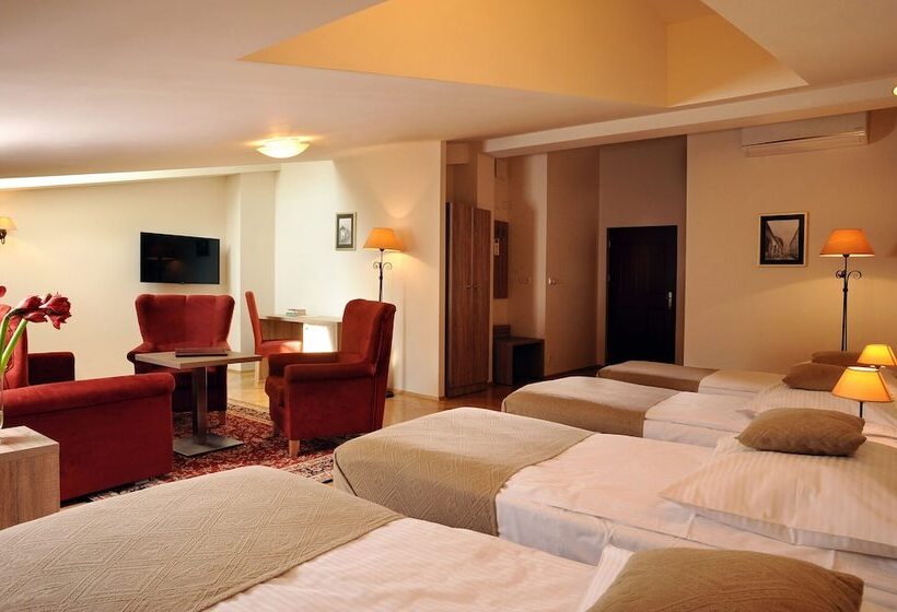 スタンダード４人部屋, Santi