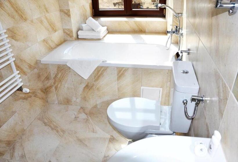 デラックスルーム, Santi