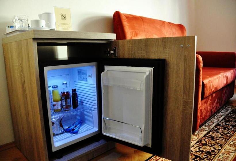 デラックスルーム, Santi