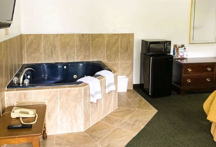 Люкс с гидромассажем, Relax Inn Altoona