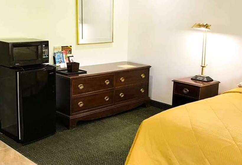 جناح مزود بجاكوزى, Relax Inn Altoona