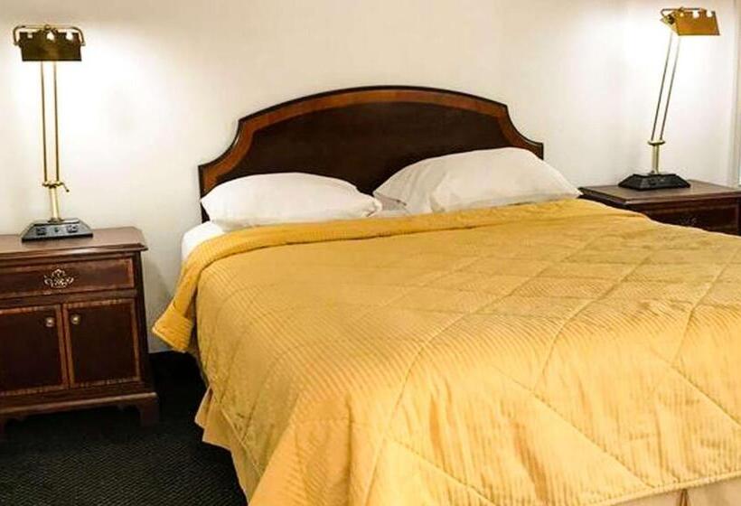 جناح مزود بجاكوزى, Relax Inn Altoona