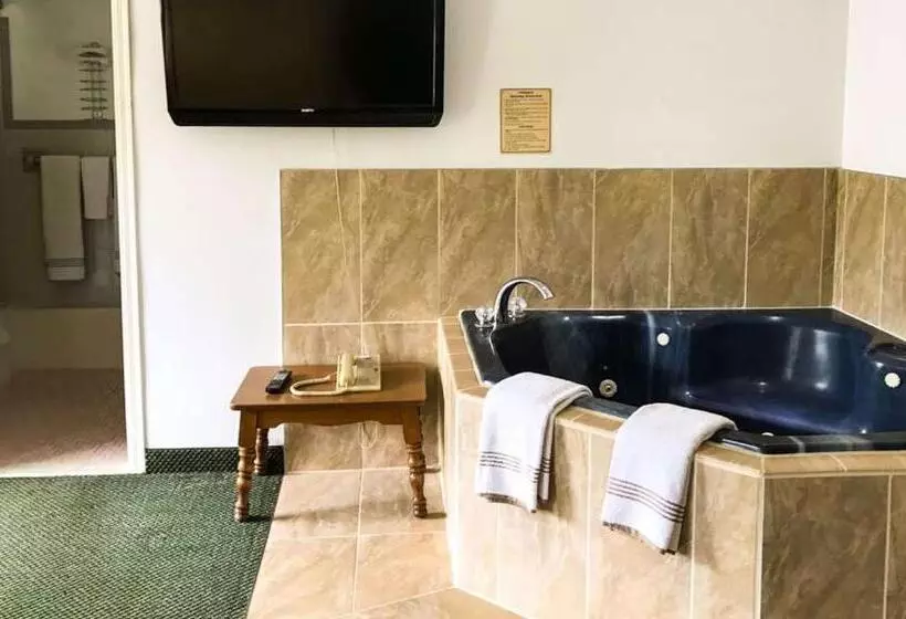 キングサイズベッドのスイートルーム, Relax Inn Altoona