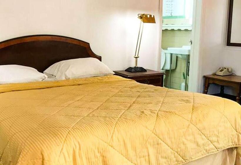 جناح سرير كينج, Relax Inn Altoona