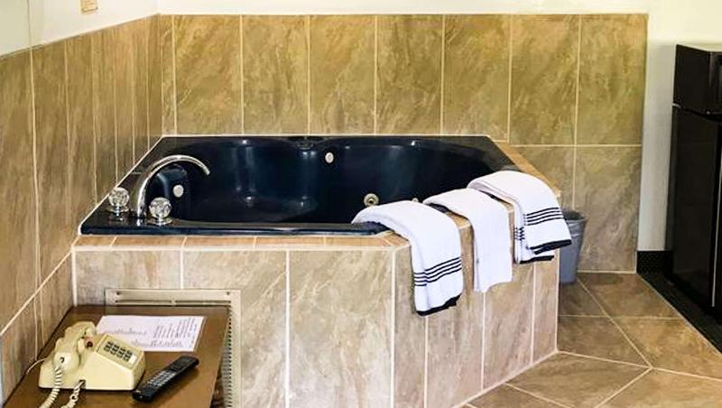 Люкс с гидромассажем, Relax Inn Altoona