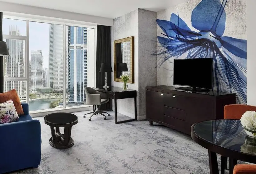 Premium-sviitti, Mövenpick Hotel Jumeirah Lakes Towers Dubai