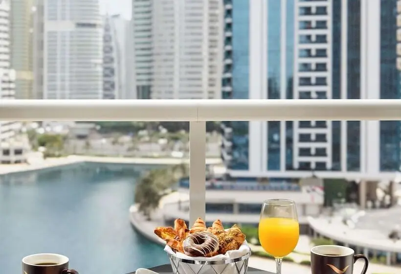 Superior room with lake view, Mövenpick Hotel Jumeirah Lakes Towers Dubai