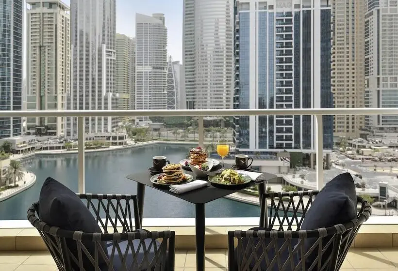 Superior room with lake view, Mövenpick Hotel Jumeirah Lakes Towers Dubai