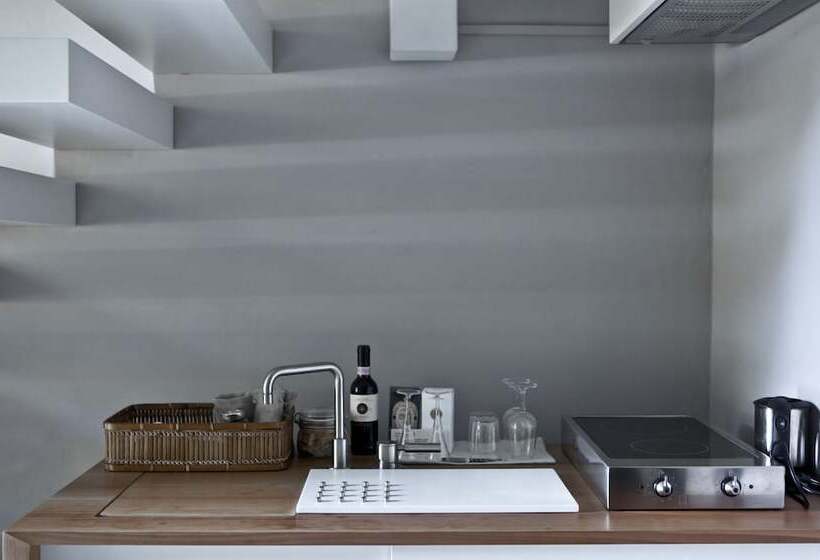 استودیوی لوکس, Riva Lofts Florence