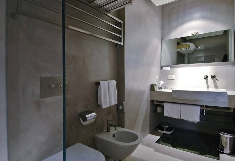 استودیوی لوکس, Riva Lofts Florence