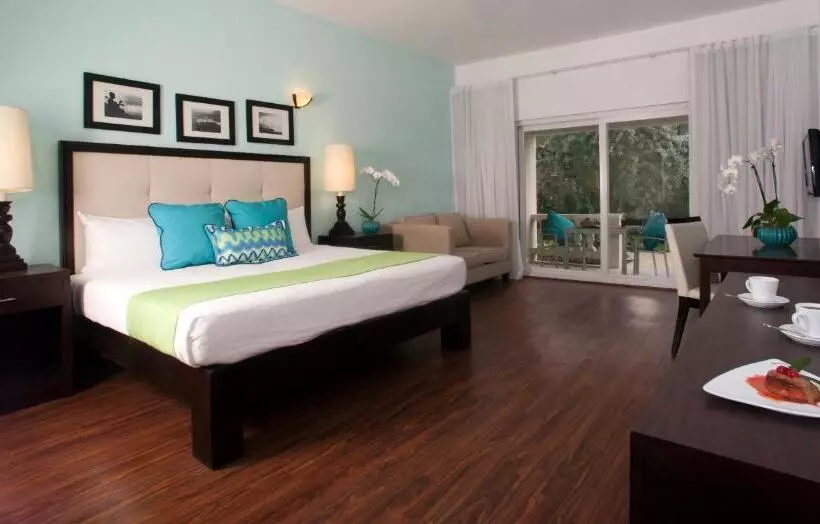 سوئیت جونیور با تخت بزرگ, Sandy Haven Resort