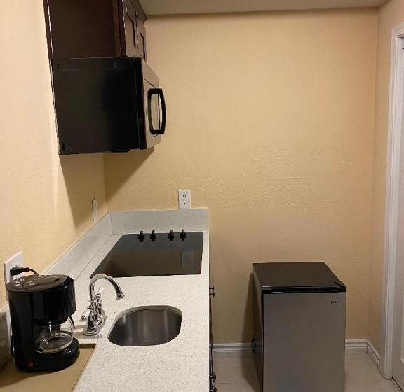 Номер Стандарт, The Lemon Tree