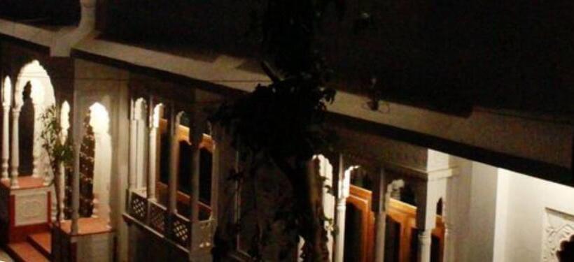 غرفة ديلوكس, Hindupura Residency