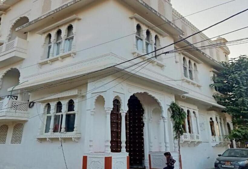 غرفة ديلوكس, Hindupura Residency