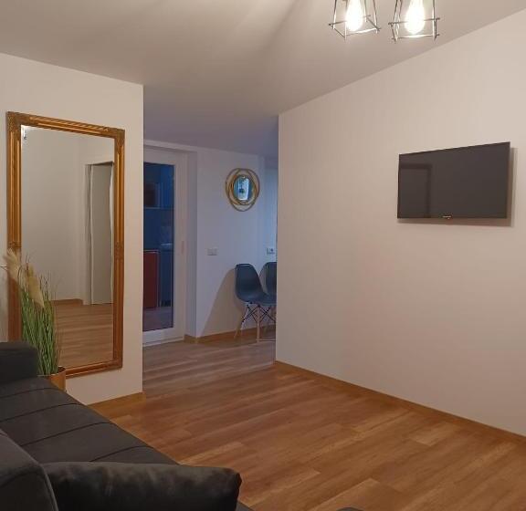 1 Bedroom Penthouse Apartment, Aparthotel Dominic Residence