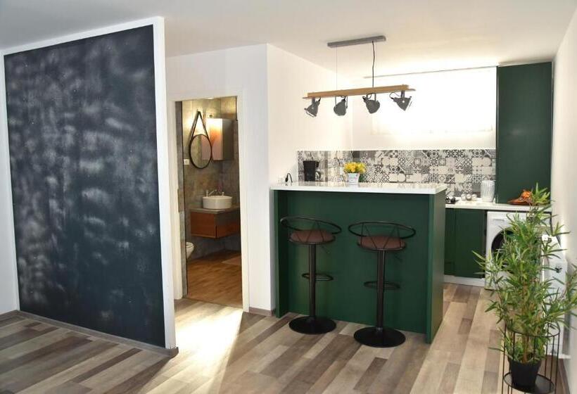 استودیوی لوکس, Aparthotel Dominic Residence