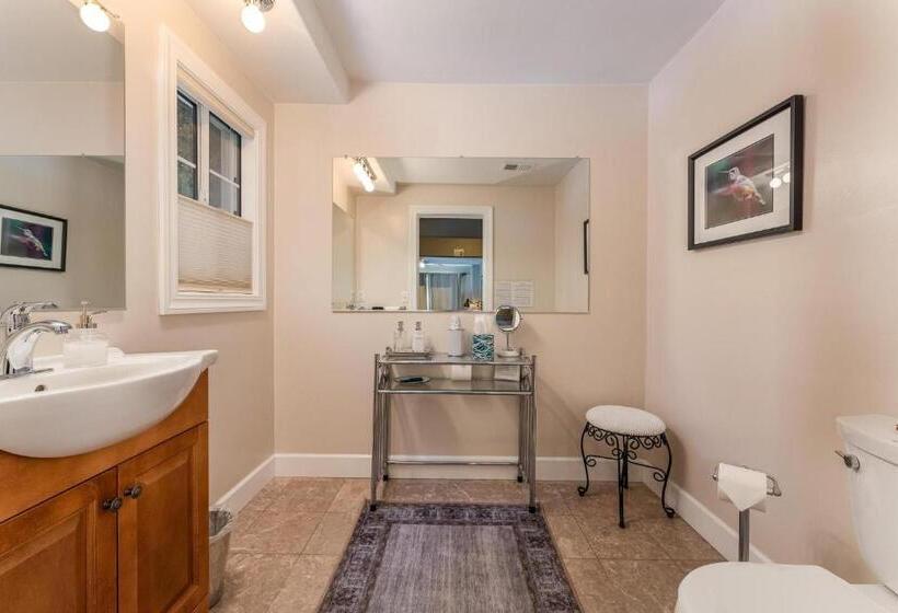 스탠다드 룸 킹사이즈 침대, Big Creek Inn