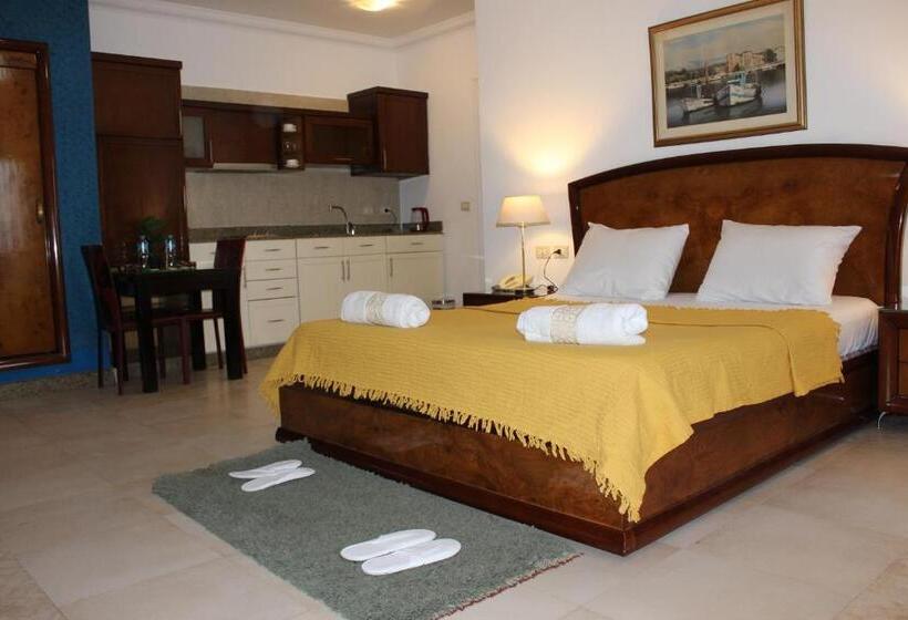 استودیوی لوکس, Herrmes Hospitality