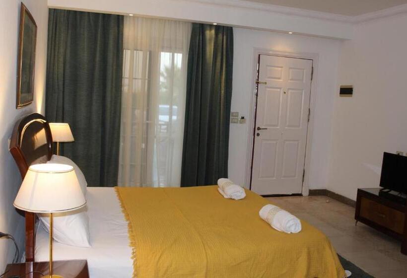 استودیوی لوکس, Herrmes Hospitality