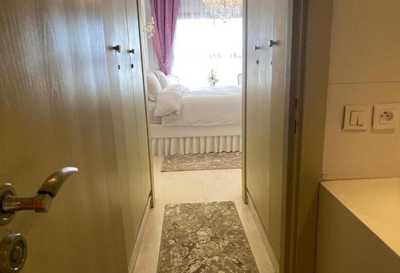 اتاق لوکس با بالکن, Suites Gloria