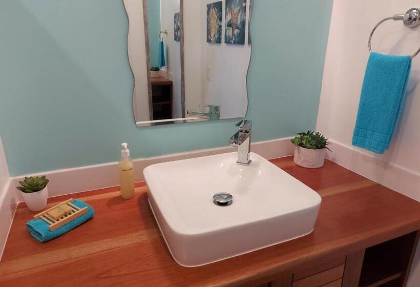 سوئیت با تخت بزرگ, The Sunsetter Bed & Breakfast