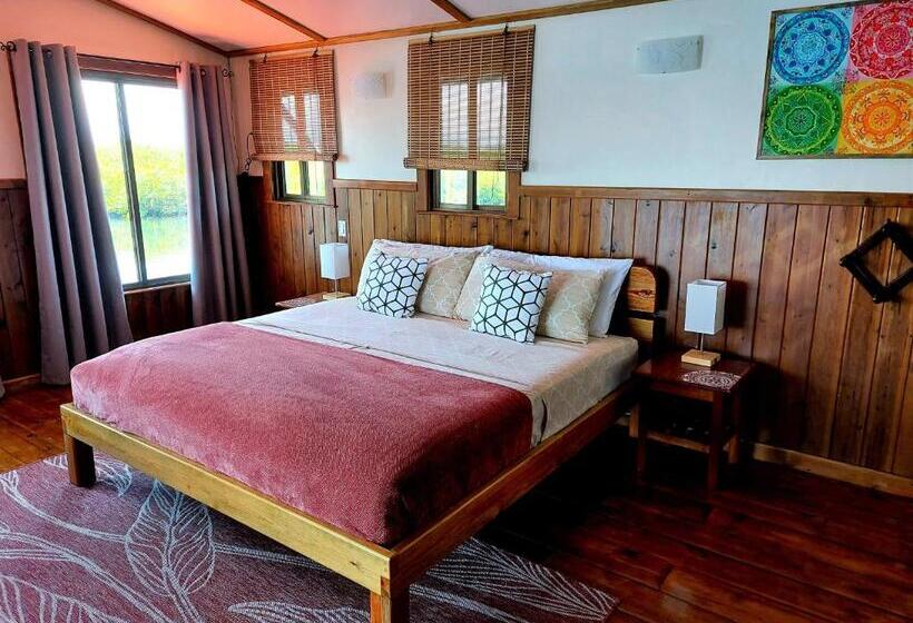 سوئیت با تخت بزرگ, The Sunsetter Bed & Breakfast