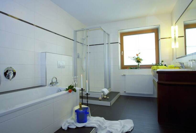 غرفة قياسية ثلاثية, Alpenhotel Ernberg