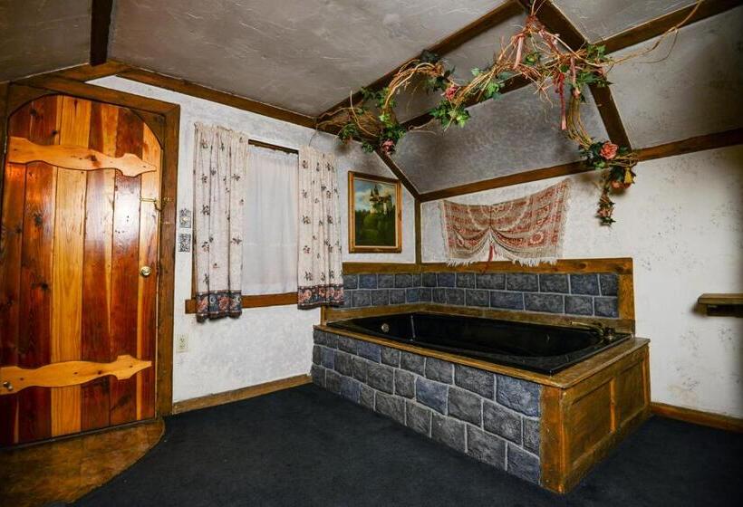 Номер Стандарт, Castle Wood Theme Cottages Couples Only