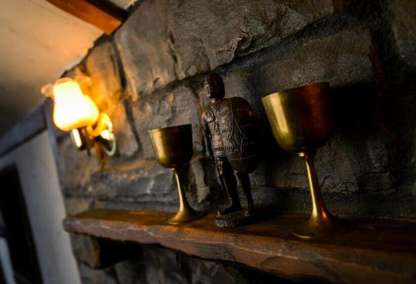 Номер Стандарт, Castle Wood Theme Cottages Couples Only