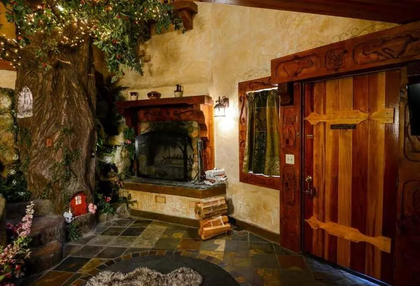 خانه 1 خوابه, Castle Wood Theme Cottages  Couples Only