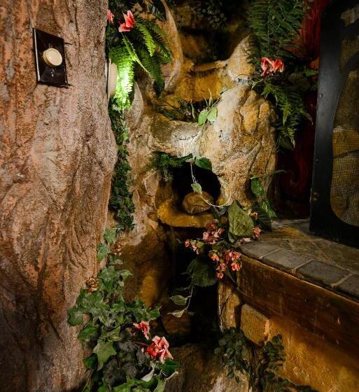 Дом 1 Спальня, Castle Wood Theme Cottages Couples Only