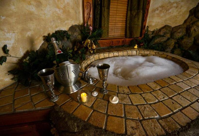 1间卧室的房子, Castle Wood Theme Cottages  Couples Only