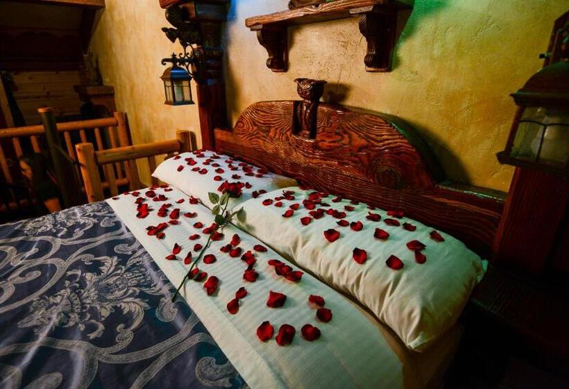 Дом 1 Спальня, Castle Wood Theme Cottages Couples Only