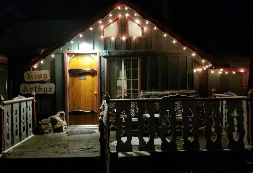 Стандартный Номер Кровать Кинг, Castle Wood Theme Cottages Couples Only