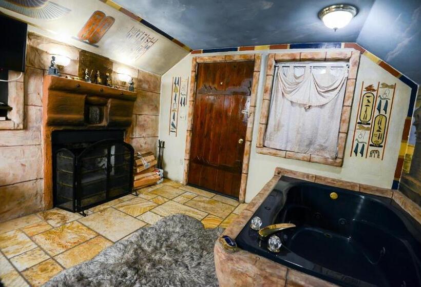 Номер Стандарт, Castle Wood Theme Cottages Couples Only