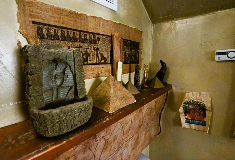 Номер Стандарт, Castle Wood Theme Cottages Couples Only