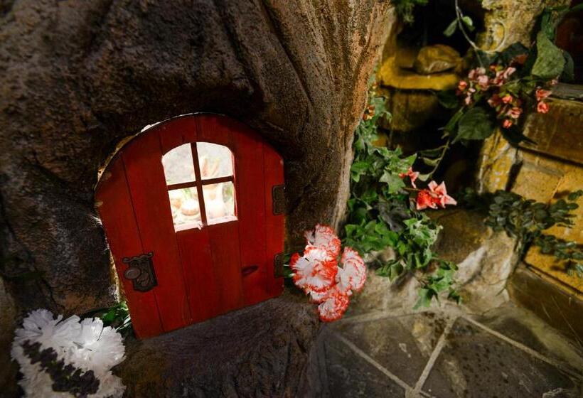 Дом 1 Спальня, Castle Wood Theme Cottages Couples Only