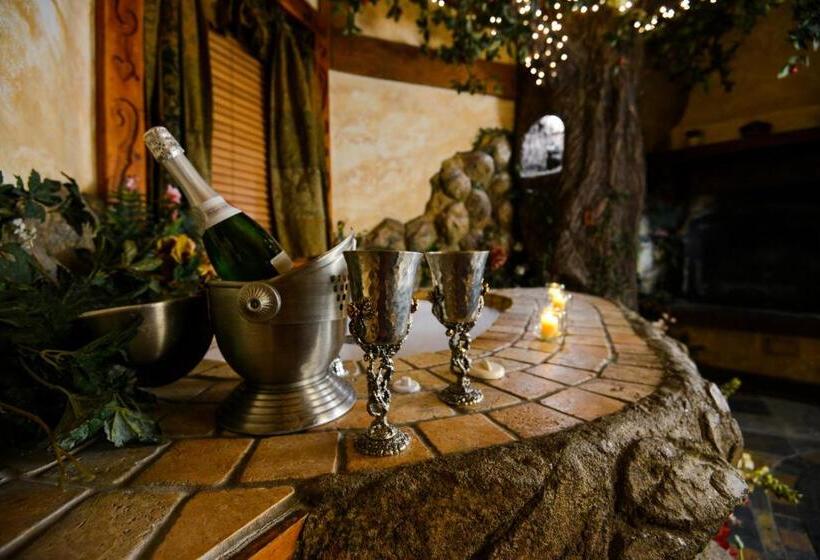 Дом 1 Спальня, Castle Wood Theme Cottages Couples Only