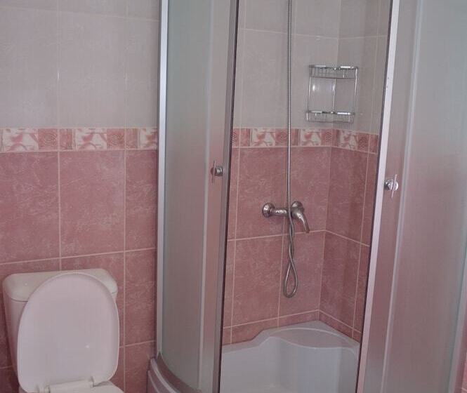 스탠다드 트리플 룸, Areg