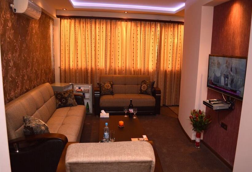 주니어 스위트, Areg