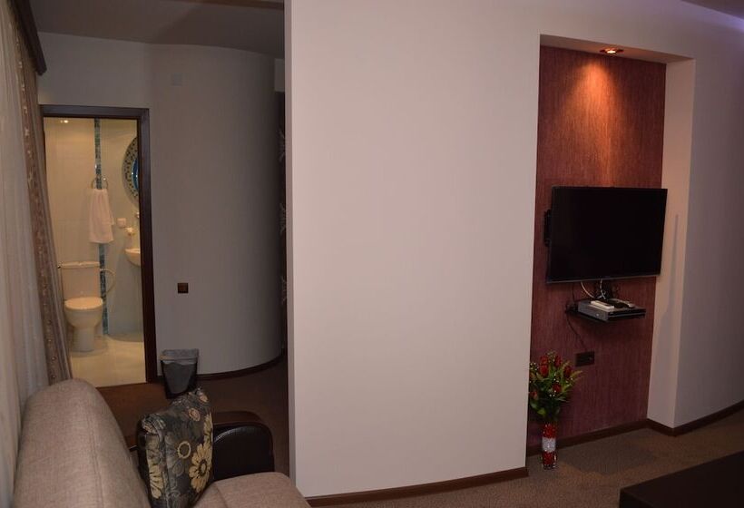 주니어 스위트, Areg