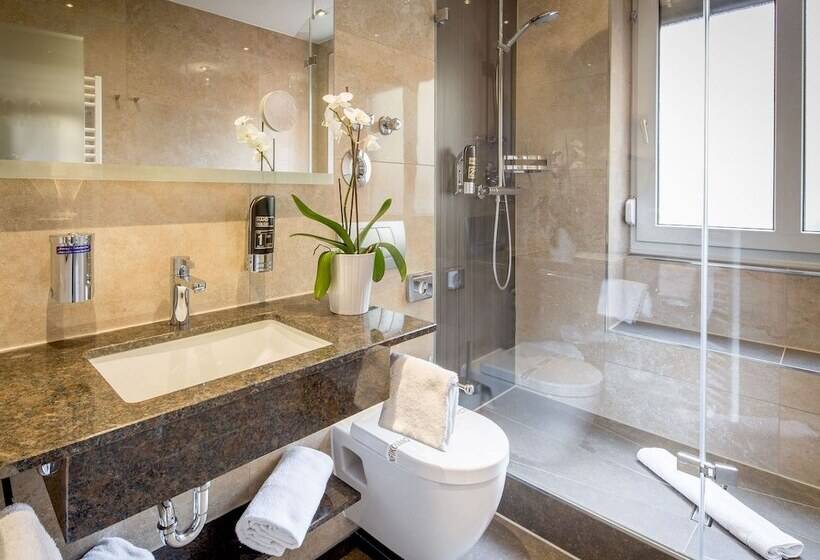 Четырехместный Номер Стандарт, Tiptop Hotel Burgschmiet Garni