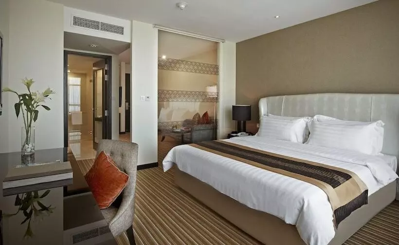 سوییت جونیور, Hatten Hotel Melaka
