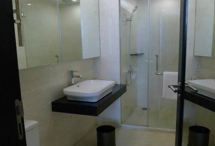 جناح جونيور بريميوم, Hatten Hotel Melaka