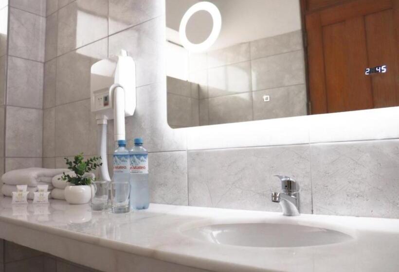 시니어 스위트, Suites Inkari