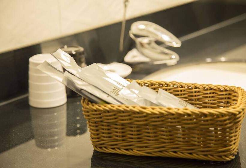 اتاق لوکس, Just Live Inntaipei Station