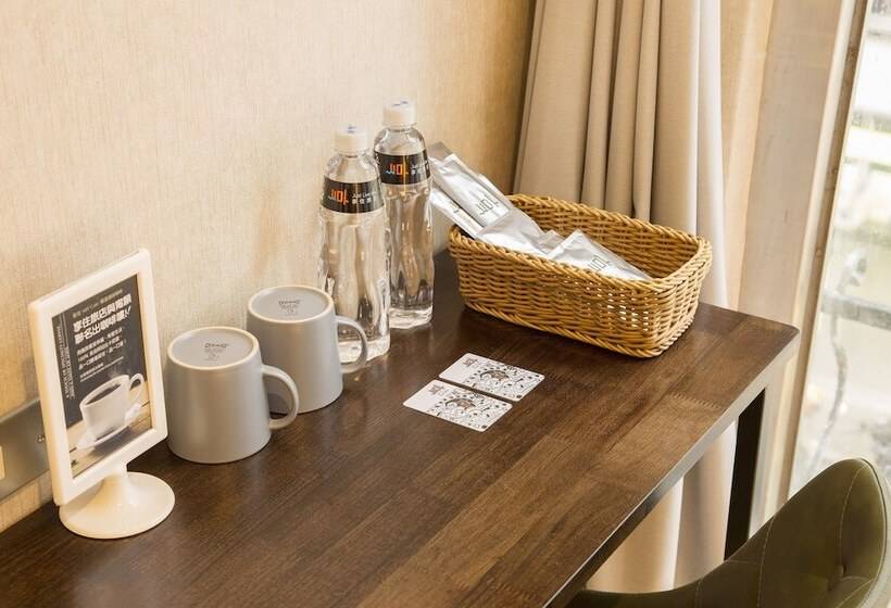 اتاق لوکس, Just Live Inntaipei Station