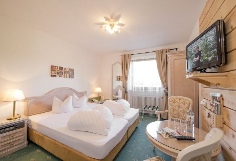 اتاق اکونومی, Maximilian